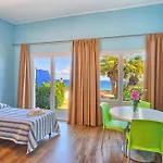 Ξενοδοχείο με διαμερίσματα Blue Beach 3*